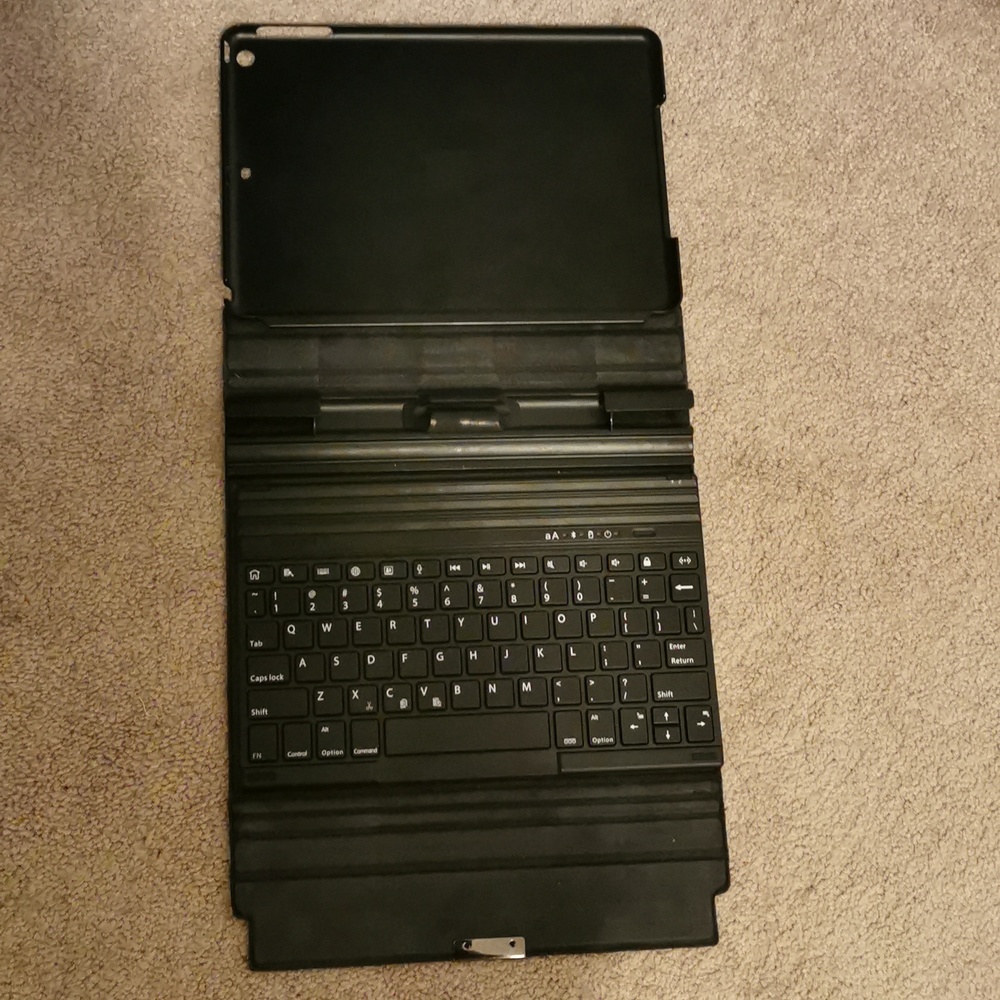 IPAD case with keyboard